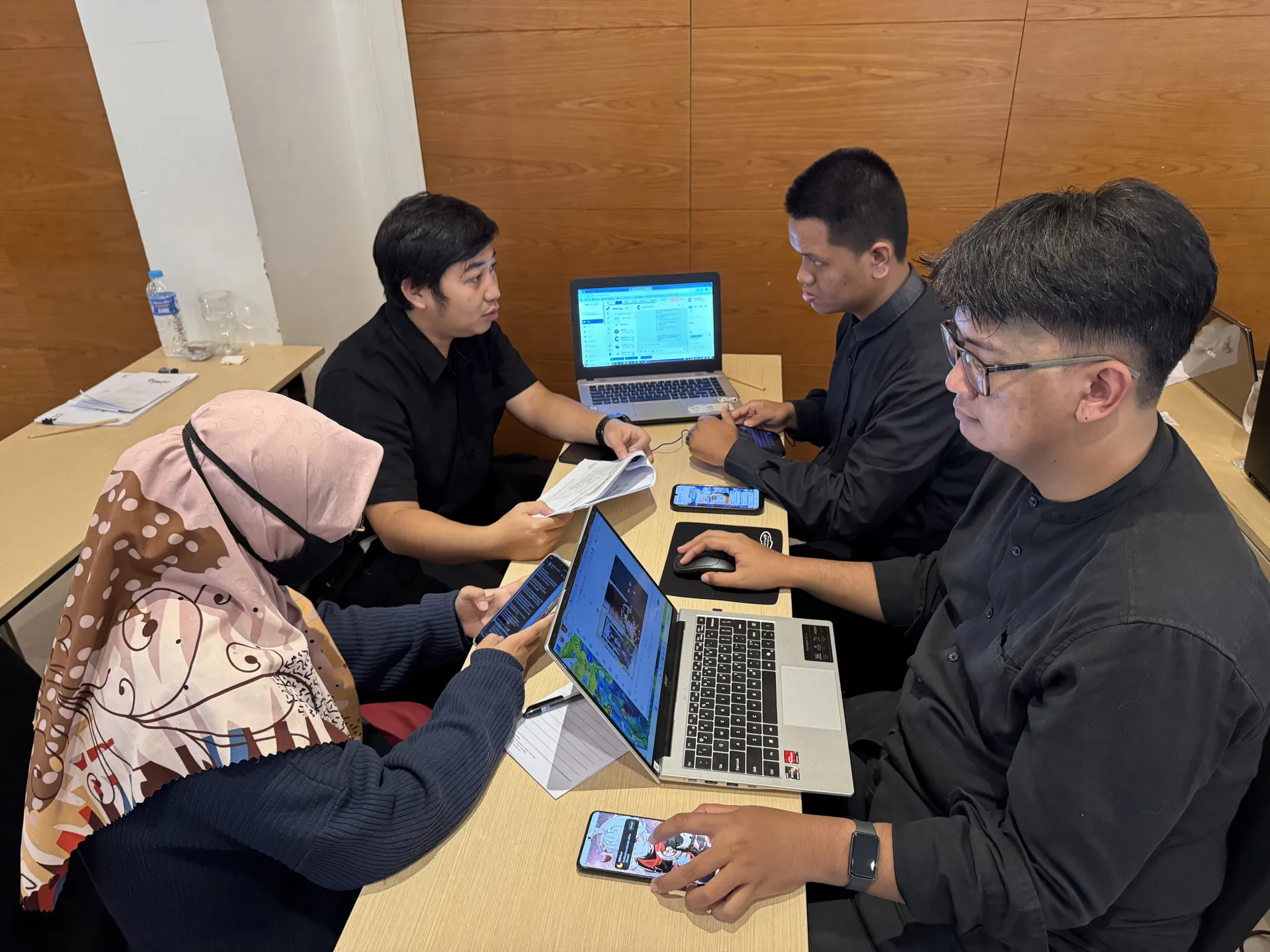 Sesi Praktik Kelompok